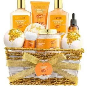 Lovery milk and honey bath gift set retail $80 new in packaging